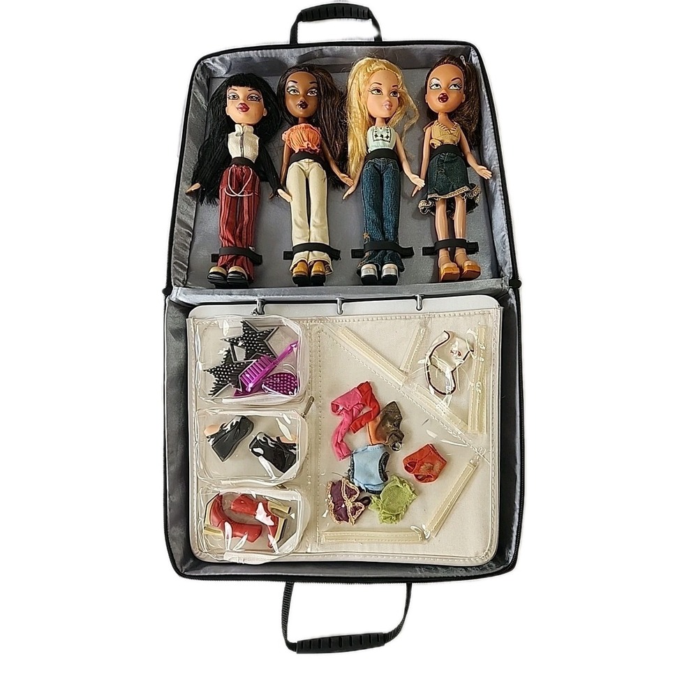 Vintage 2001 MGA BRATZ Mega Lot 4-Dolls + Carry Case Accessories Clothes Shoes